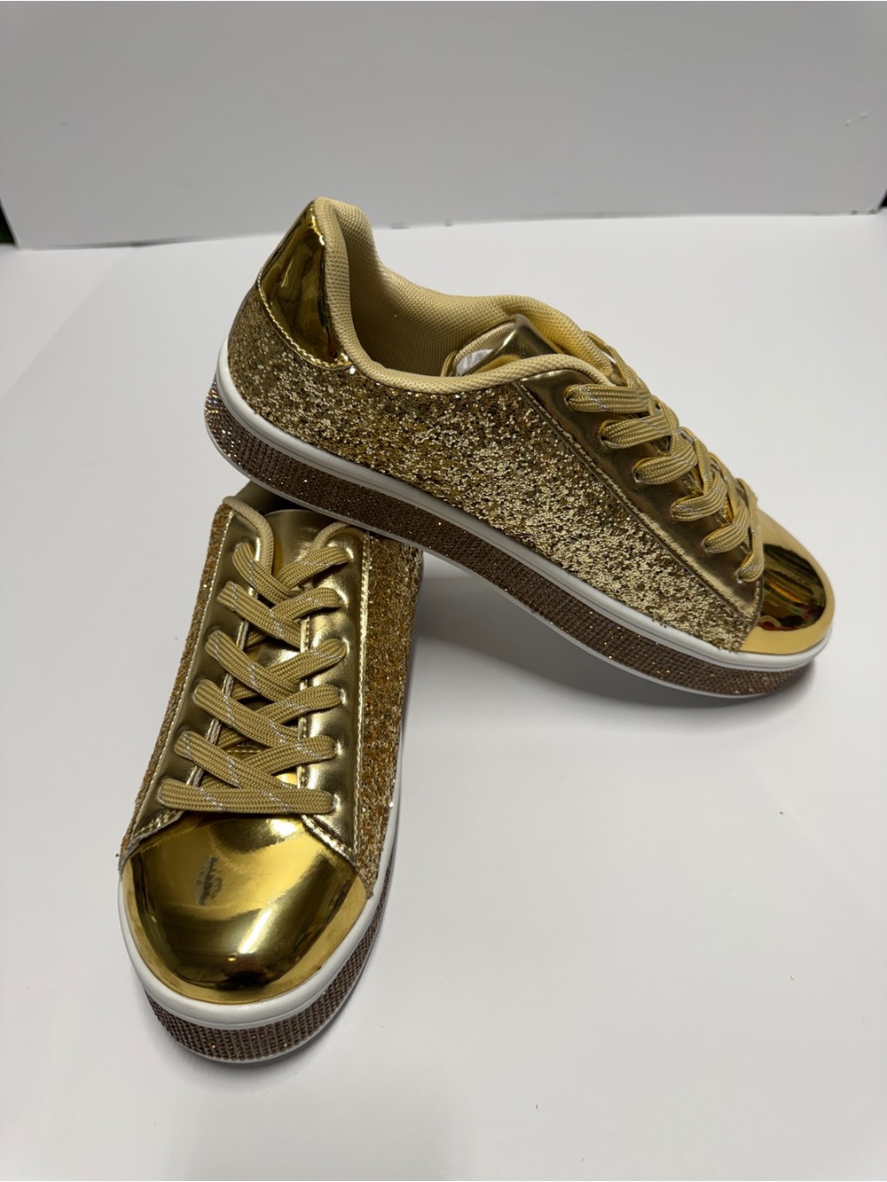 NEW. UUBARIS Women Gold Glitter Sneakers. SIZE 7.5